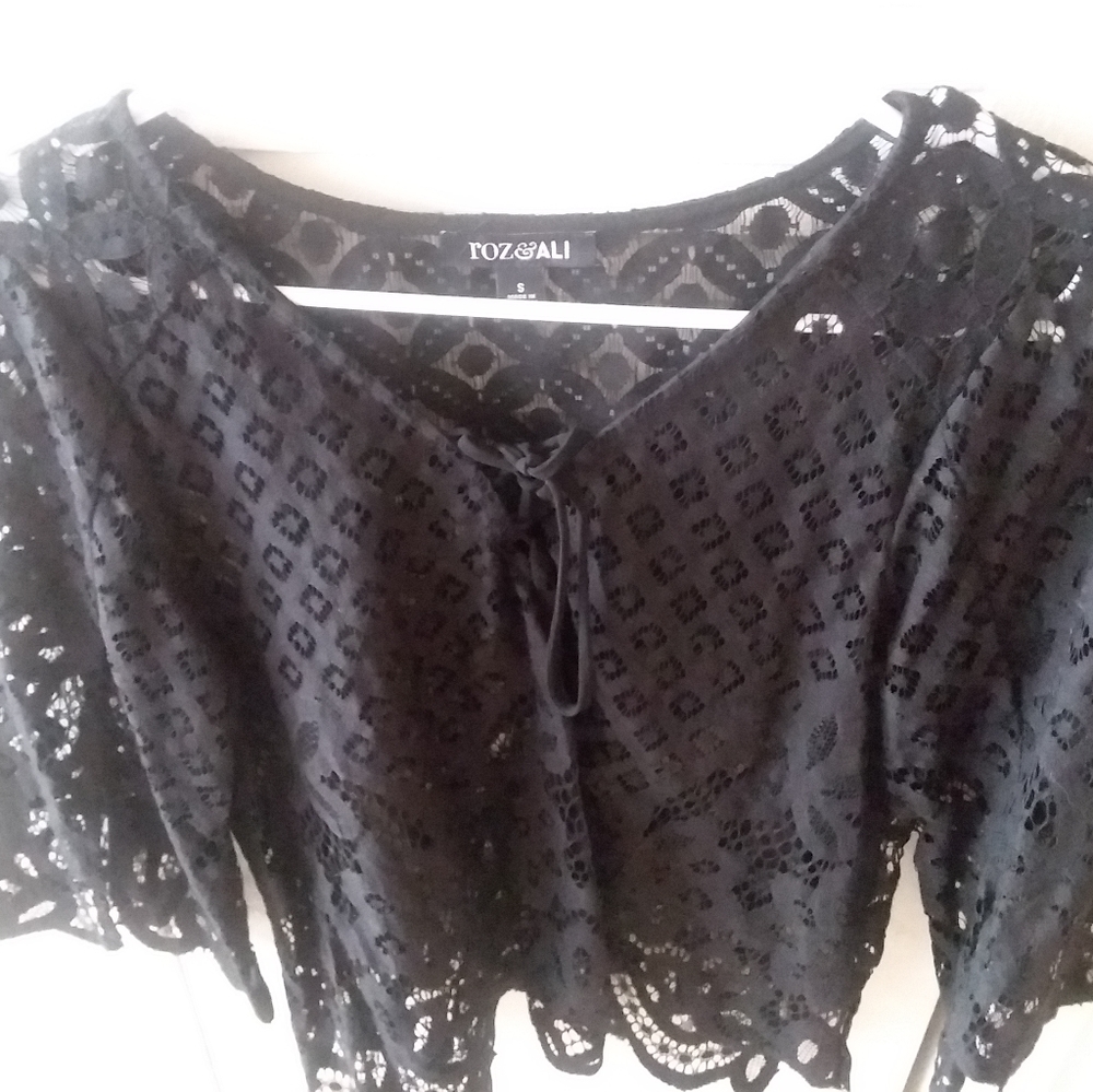Size small blouse - Picture 3 of 3